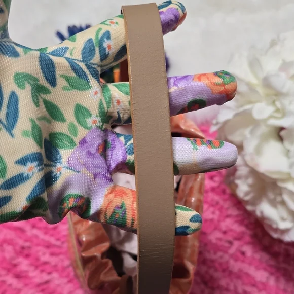 Fendi Bucket Bag in Orange and Tan - Picture 6 of 14